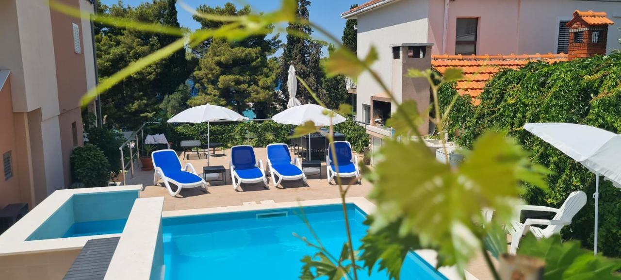 Apartments Villa Natali - Heating Pool Trogir Extérieur photo